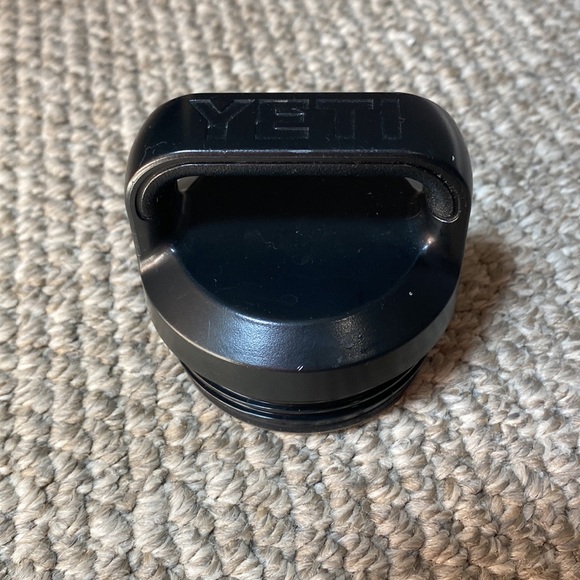 YETI Replacement Screw on Chug Cap - Picture 2 of 4
